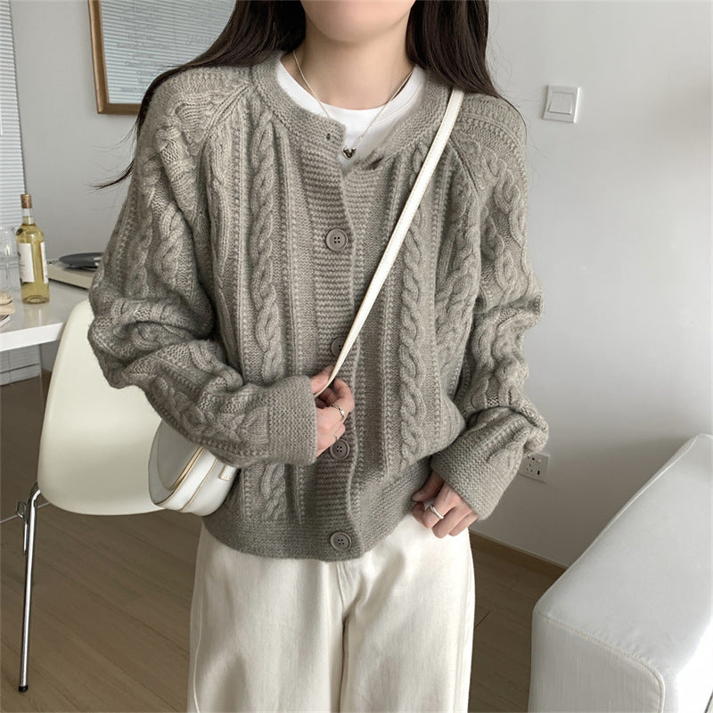 Damer chunky strikket cardigan med kabelmønster og brede ærmer Stilla