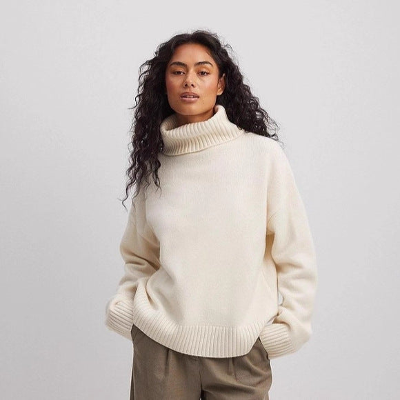 Kvindernes casual rullekrave sweater lavet af fint strikstof Stilla