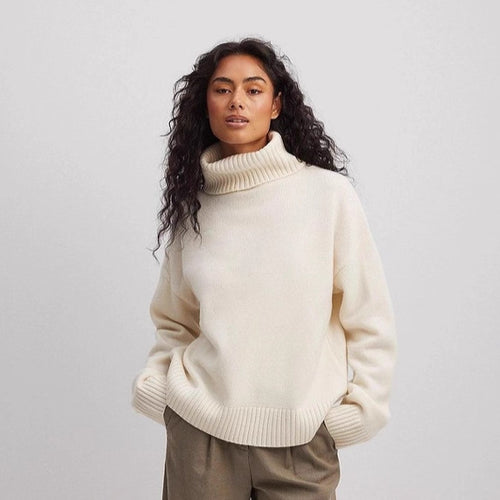 Kvindernes casual rullekrave sweater lavet af fint strikstof Stilla