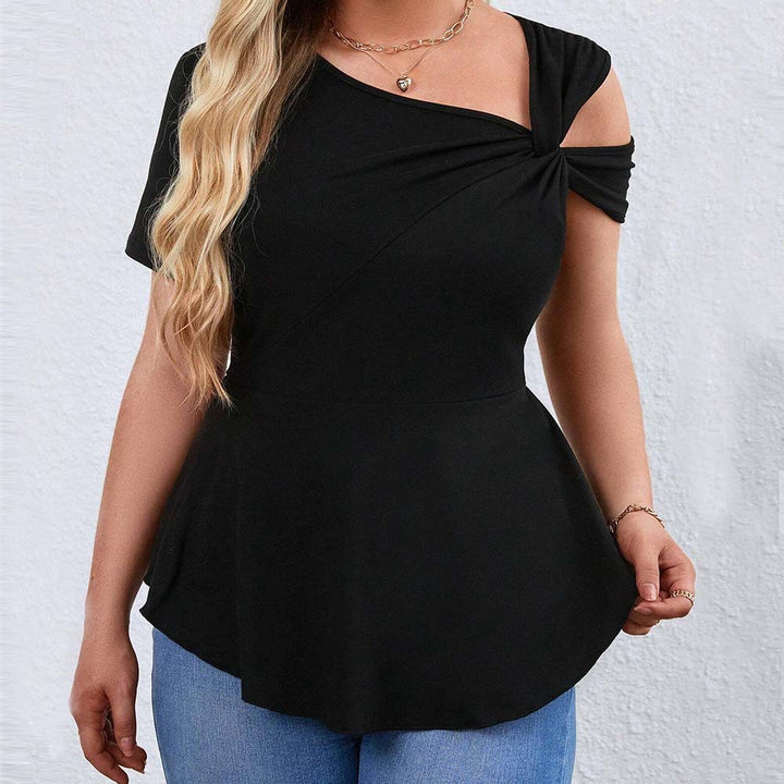 Dame top med asymmetrisk cut-out og raffineret omslagsdesign Skovae