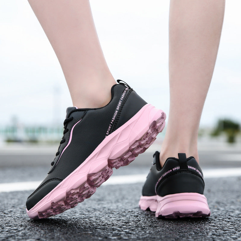 Dame nan urban kunstlæder sneakers med polstret hælkage, støddæmpende let sål og hælstrop Skovae