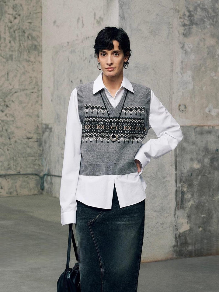 Kvinders fashionable striktrøje med V-hals og geometrisk mønster Stilla