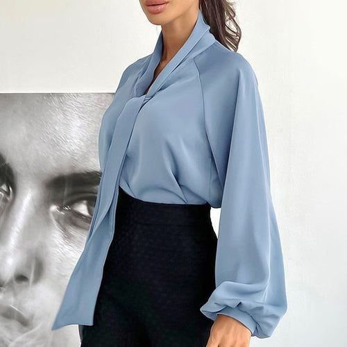Dame elegant bluse med smart indpakningsdesign og brede ærmer Stilla