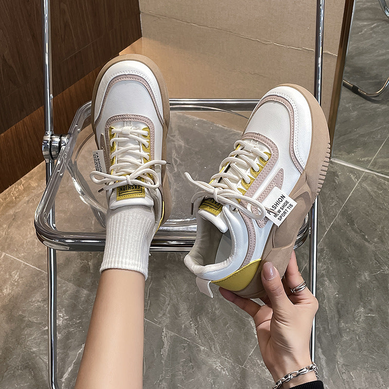 Dame sneakers med moderigtig plateau sål og sportsligt design Stilla