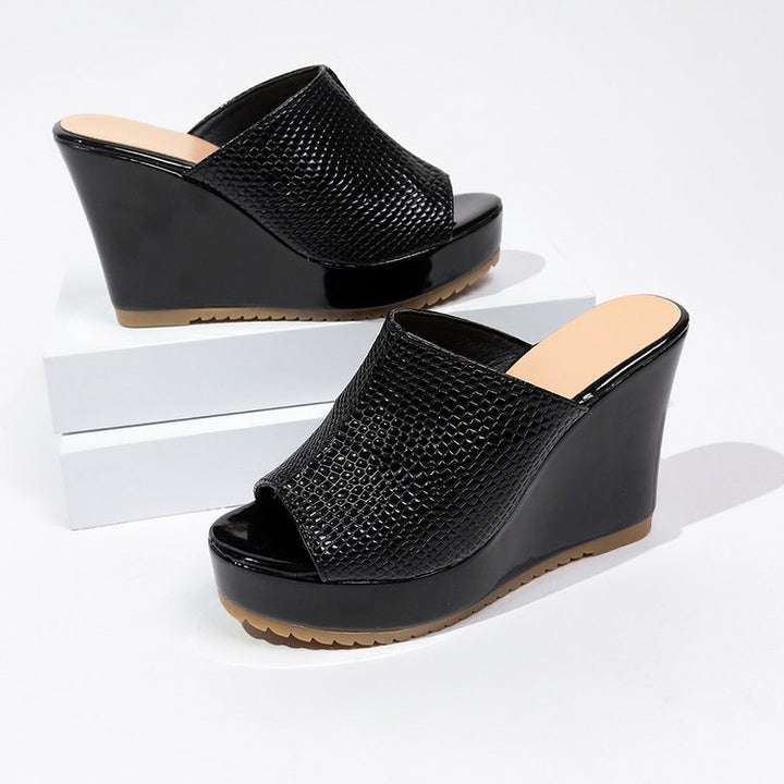 Dame Wedge-sandaler med elegant prægede overdel og moderigtigt accent Stilla