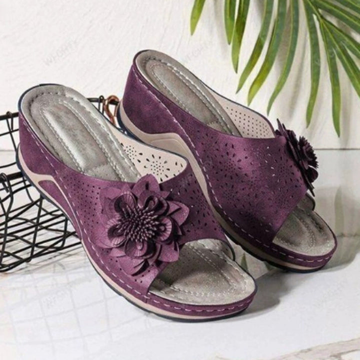 Dame wedge-sandaler med blomsterapplikation og åndbar sål Stilla