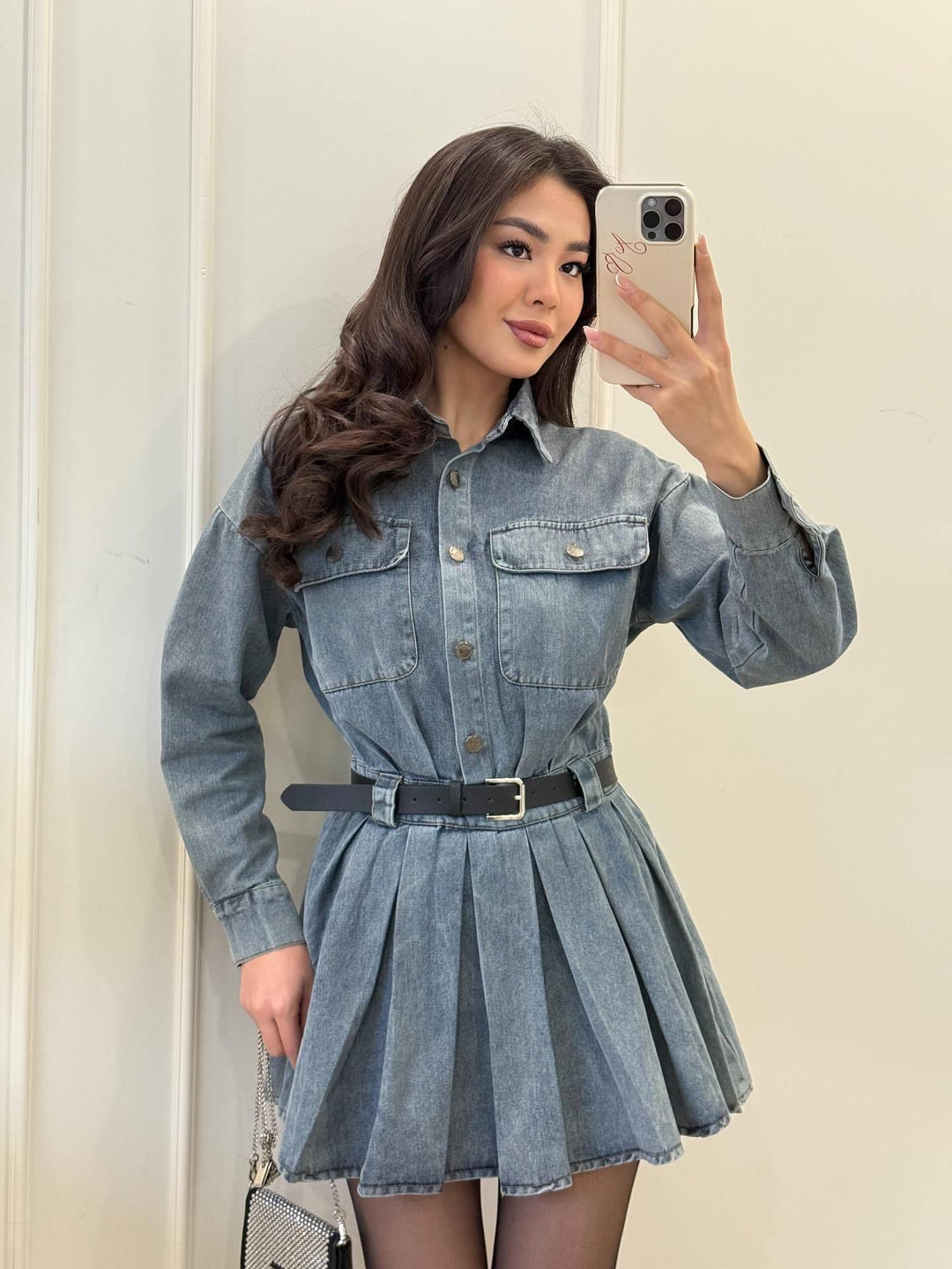 Kvinders jeans skjortekjole med bælte detaljer og plisseret nederdel Stilla