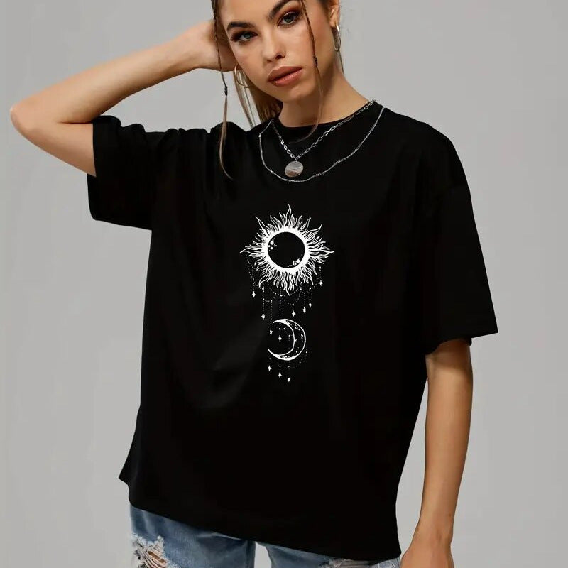 Dame Oversized T-Shirt med mystisk sol element Stilla