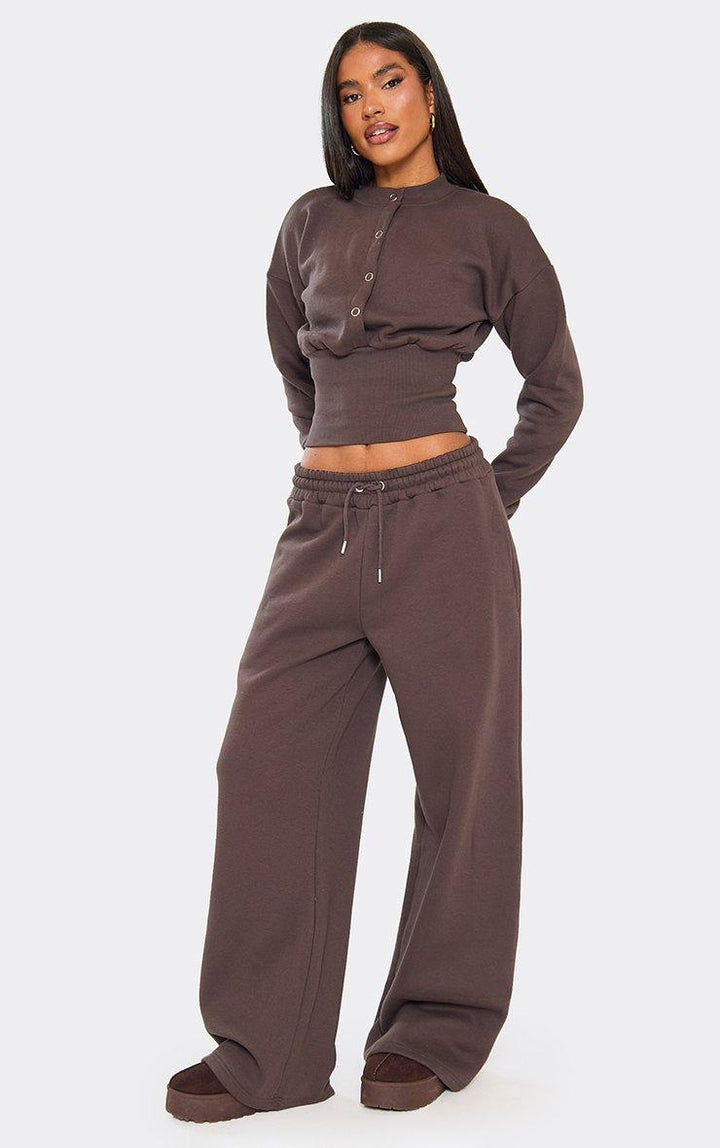 Kvinders komfortable cropped sweatshirt og løstsiddende træningsbukser sæt Skovae