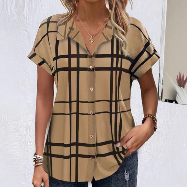 Dameternetternet Bluse med moderne design og to knapstolper Stilla