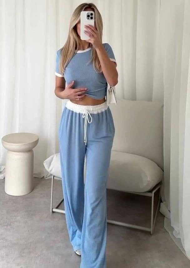 Kvindernes loungewear sæt med cropped top og brede bukser