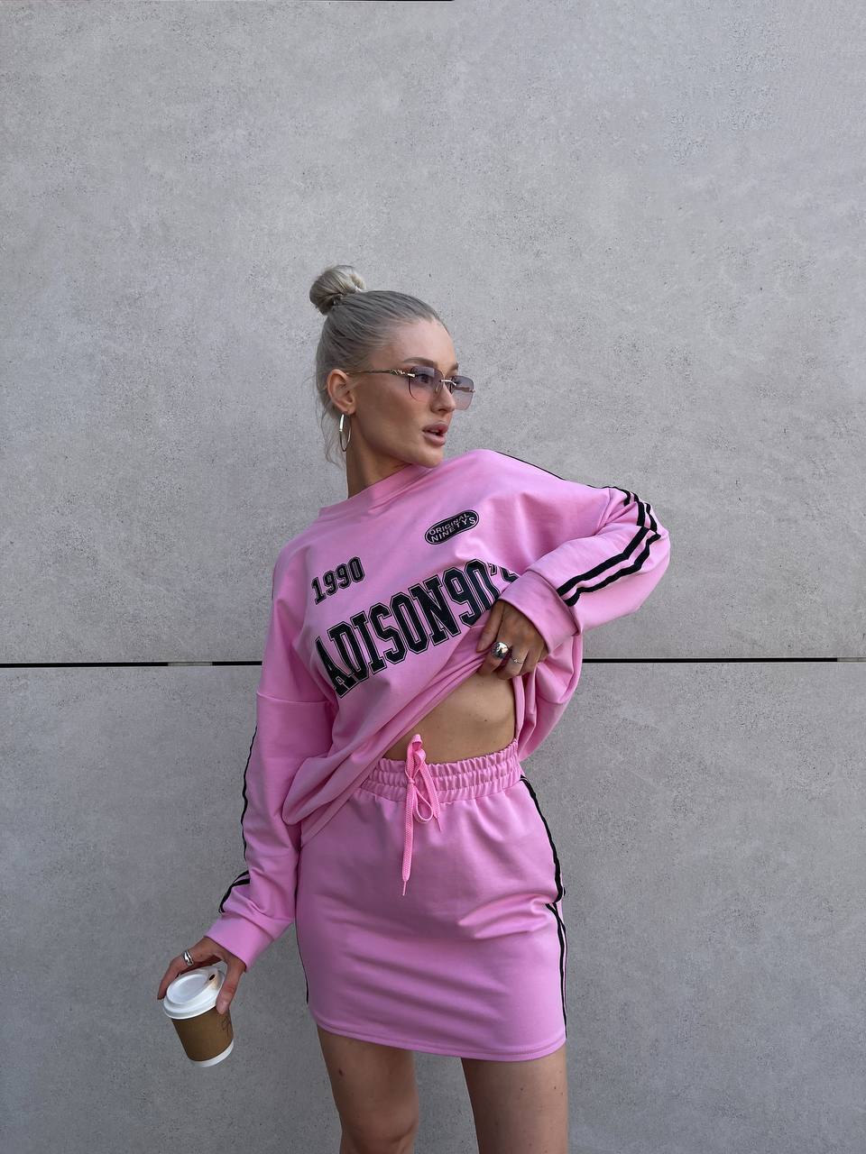 Dame sportkjole i sweatshirt-stil med snoretræk og lange ærmer