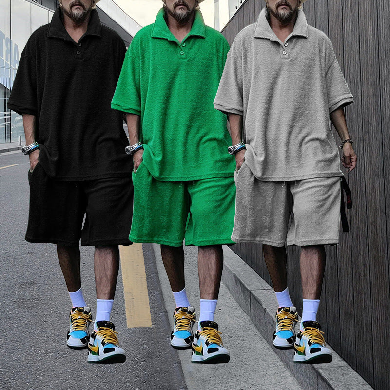 Herrer nan urban bred fritids-sæt med Henley-krave, forlænget bredt skåret skjorte og knælange jersey-shorts Skovae