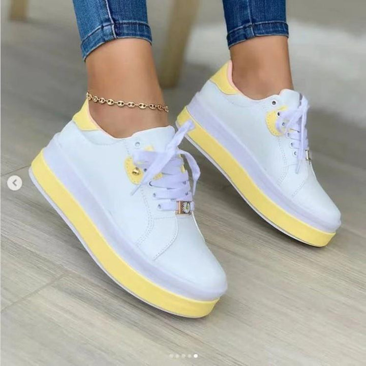 Dame Sneakers med moderigtigt plateau-design og åndbart overmateriale Stilla