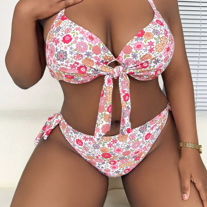 Dame bikini med knyttet top og blomstret design Skovae