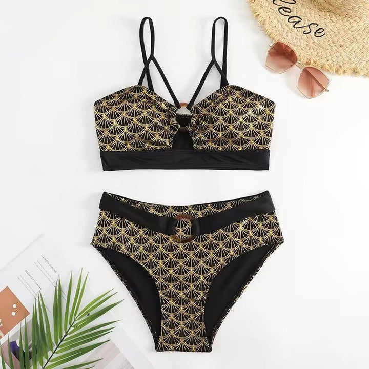 Dame triangel-bikini med elegant snit og moderne accenter Skovae