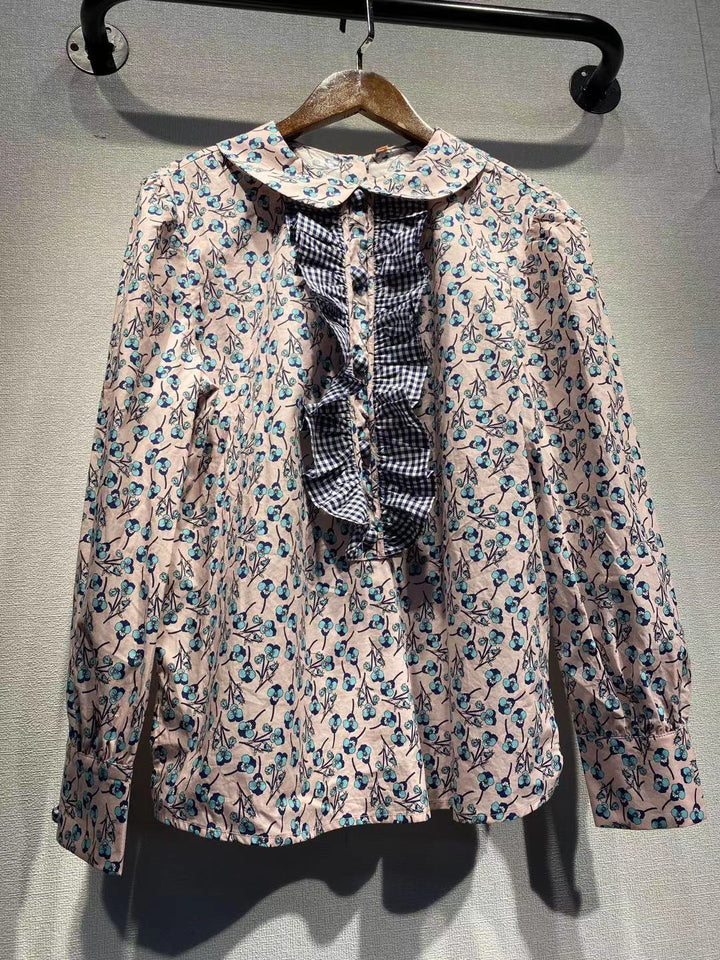 Damebluse med floralt design og elegant krave Stilla