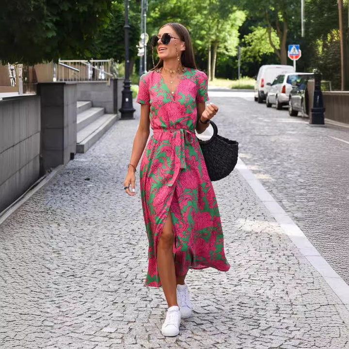 Dame Maxikjole med moderne draperingsdesign og feminine polka-prikker Stilla