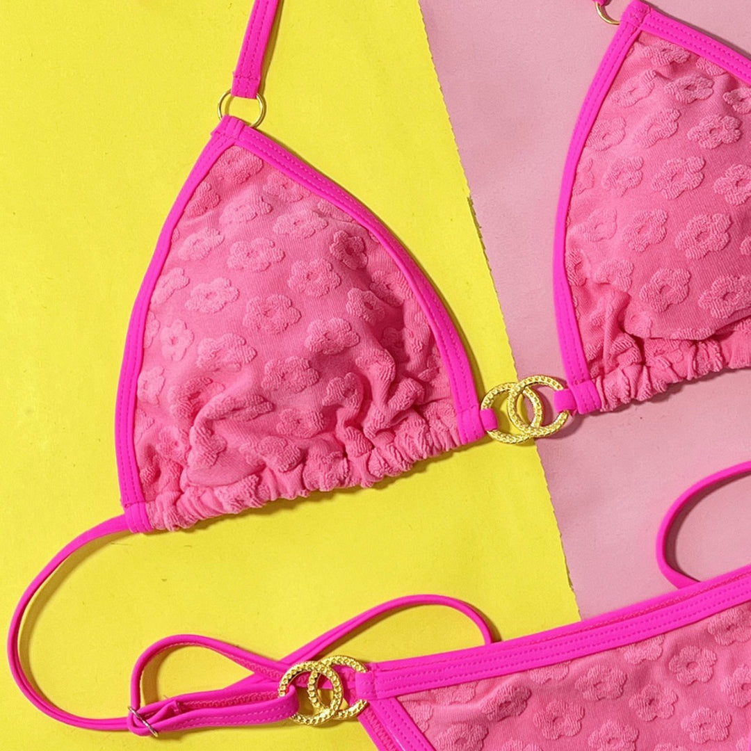 Dame Triangel-Bikini med glamourøse ringdetaljer og struktureret overflade Skovae