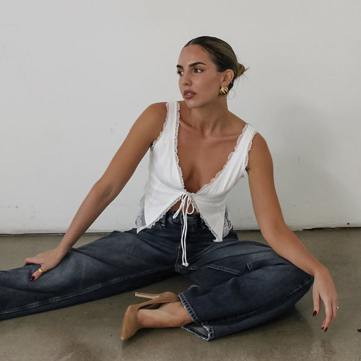 Dame Crop Top med delikat blondekant og bånd Stilla