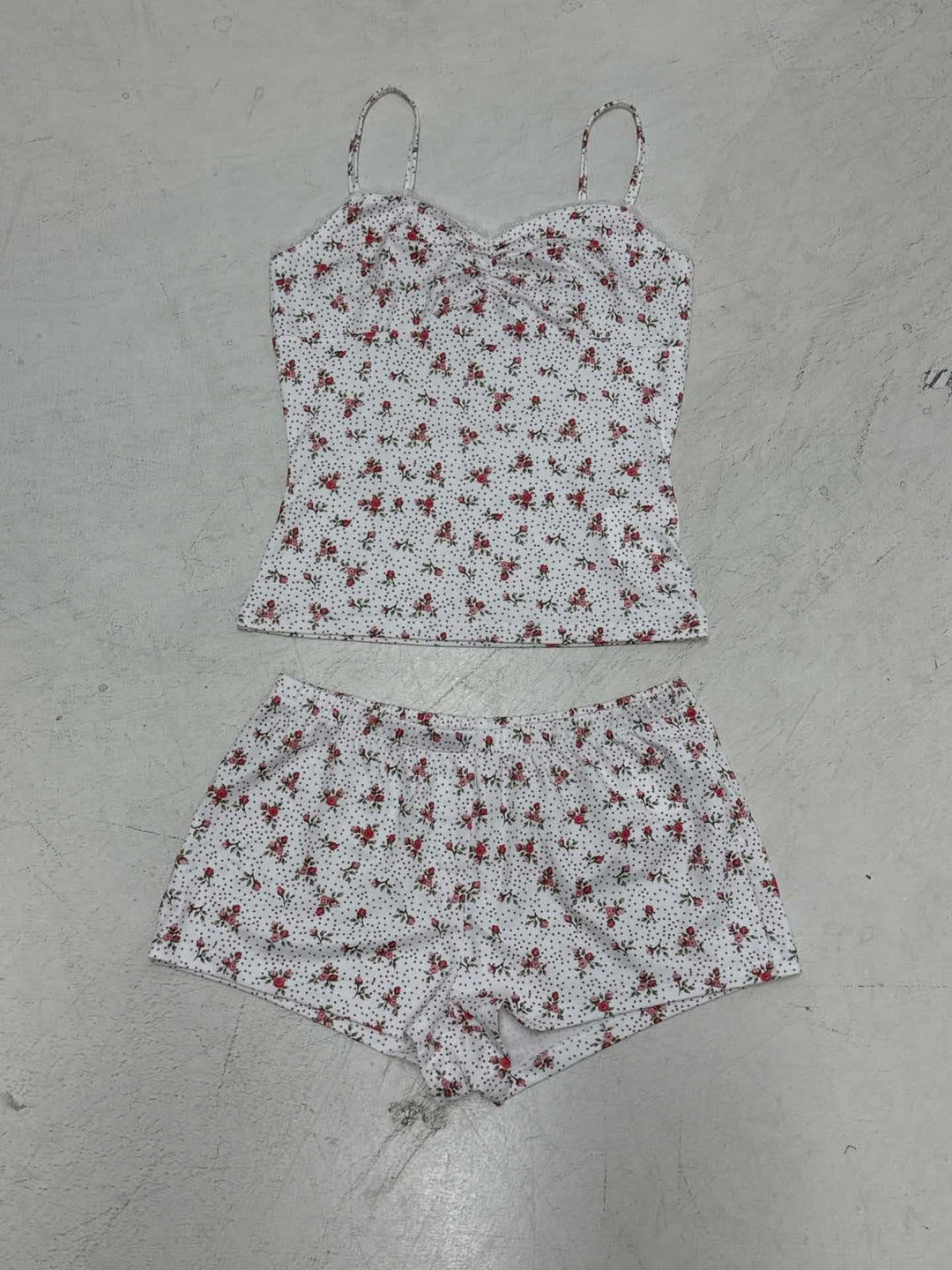 Dame pyjamasæt med legende blomsterprint og komfortabel pasform Skovae