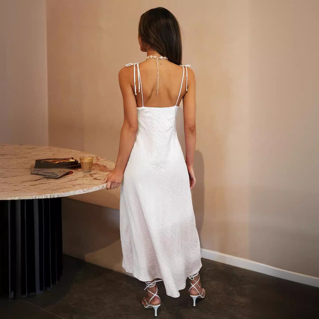 Femme Elegante V-Udskæring Maxi Kjole med Høj Slids og Justerbare Stropper Stilla