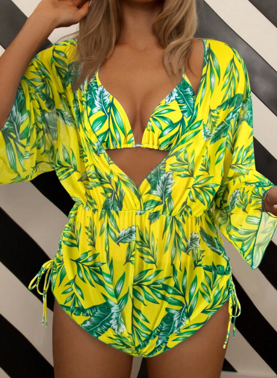 Dame swimsuit with elegant V-neckline and playful palm print Skovae
