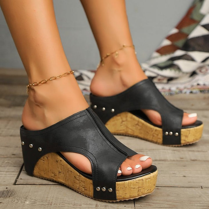 Dame kile-sandaler med dekorativt rem-design og skridsikre såler Stilla