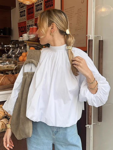 Damebluse med voluminøse ærmer og elegant ståkrave Stilla