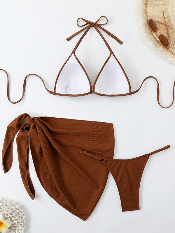 Dame Triangle-Bikini-Sæt med flydende Sarong Stilla