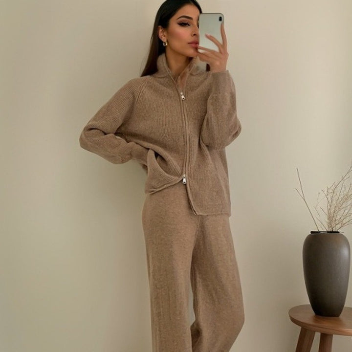 Kvinders elegante cardigan med lynlås og matchende bukser Stilla