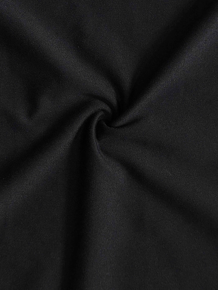 Dame hættnkjole med praktisk kængurulomme-design og elegant snit Stilla