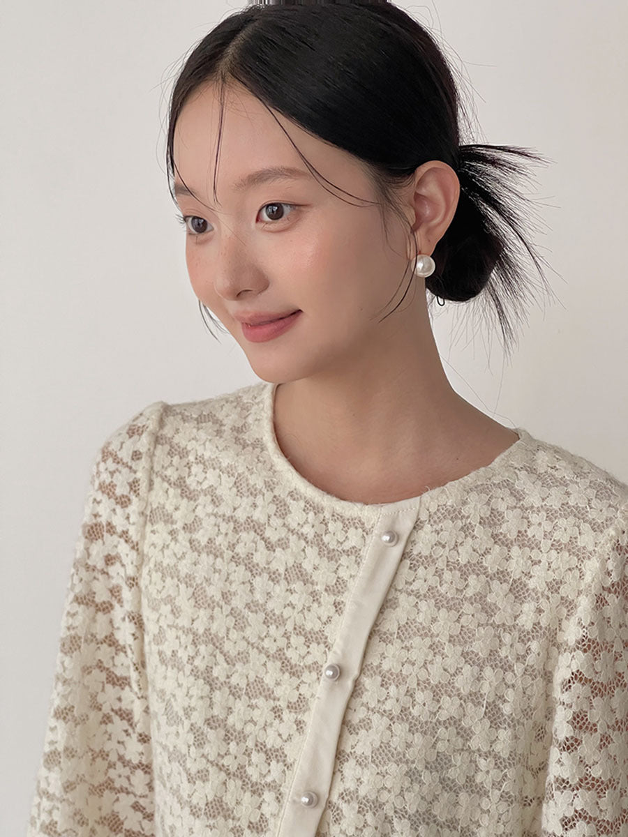 Dame elegant spidsbluse med knapdetaljer og lange ærmer Stilla