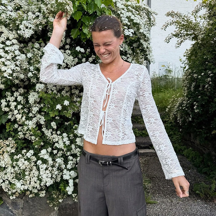 Dame blonde skjorte med elegant snørre lukning Skovae