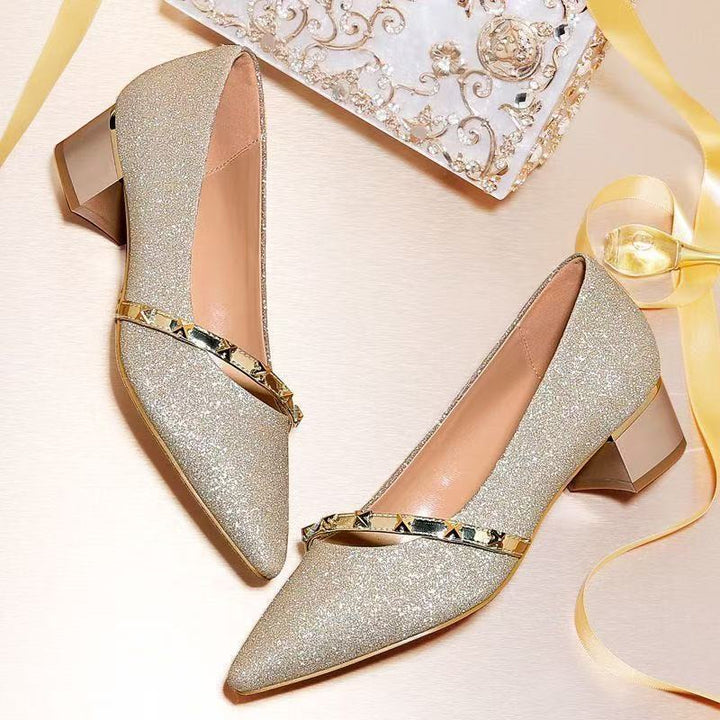 Dame Elegante Pumps med glitrende overflade og gyldne accenter Stilla