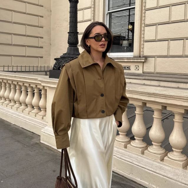 Dame mode kort jakke med elegante plissé-detaljer Stilla