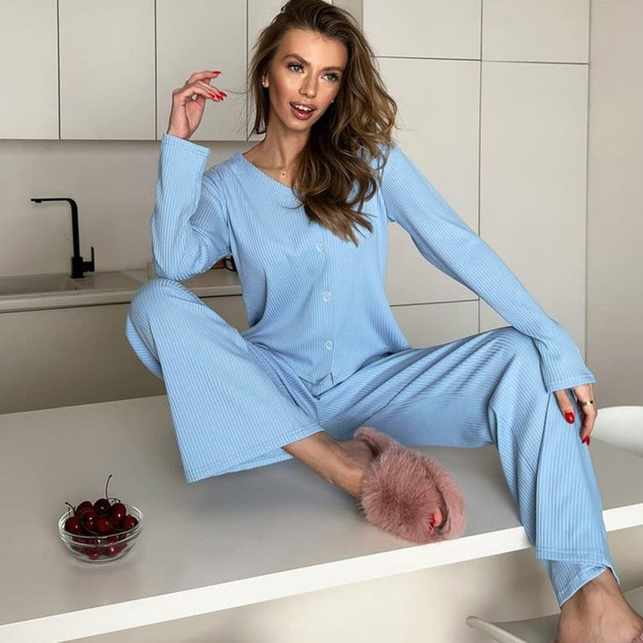 Dame Behageligt Pyjamasæt med Knapdetaljer og Løs Snit Stilla
