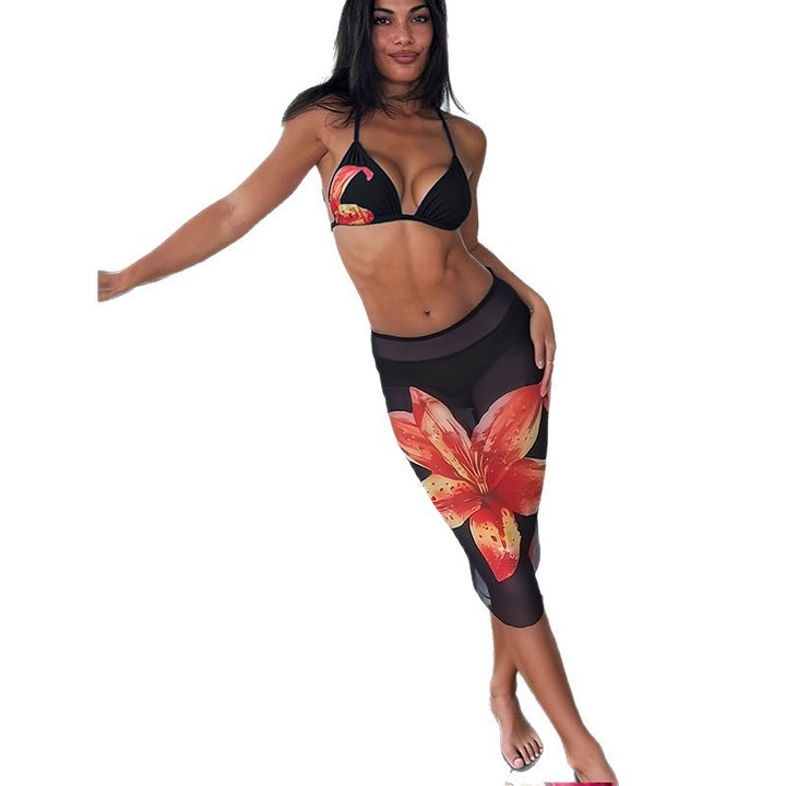 Dame bikini sæt med florale accenter og figursyet nederdel Skovae