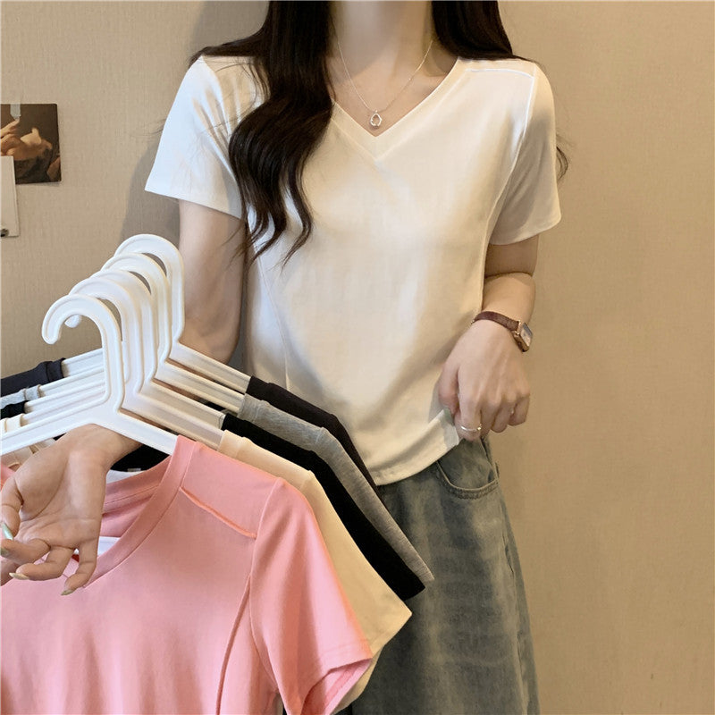Femme V-Udskæring Fritids T-Shirt med stilfuld Sidesøm Stilla