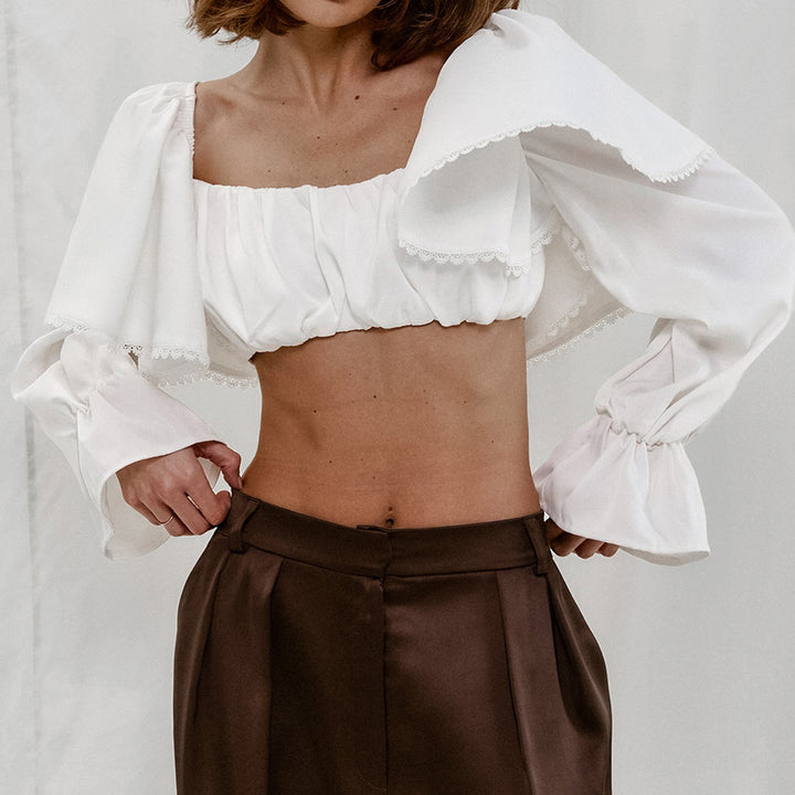 Dame volangstop med asymmetrisk design og elegante detaljer Stilla
