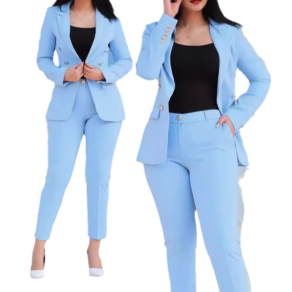 Dame moderne blazer-buksedragt med eksklusive knapdetaljer Stilla