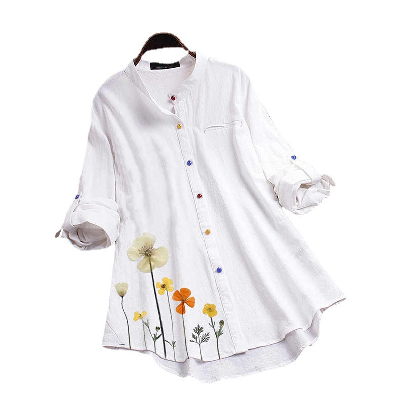 Damebluse med floral design og farverige knapper Stilla