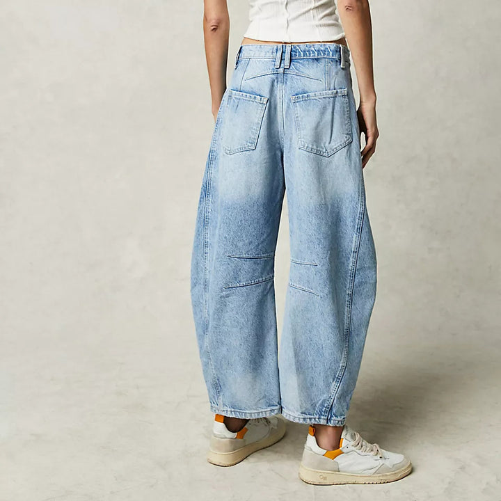 Dame Bredskåret Jeansbukser med modisk Brugt-Look og særlige Detaljer Stilla