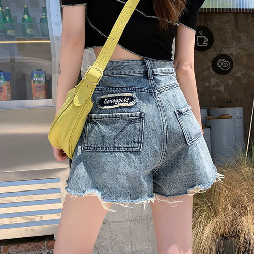 Dame denim shorts medrevet kanter og unikt broderi detalje Skovae