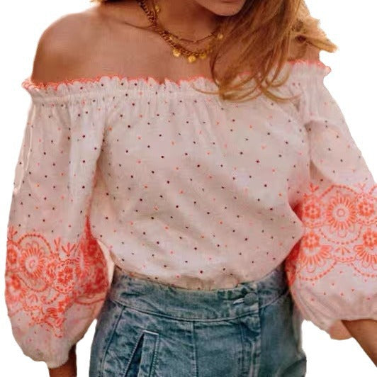 Dame Off-Shoulder Bluse med dekorative flæser og blomsteraccenter Stilla