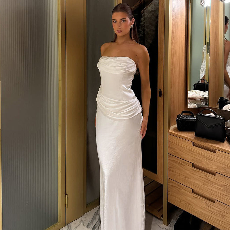Dame elegant maxikjole med raffineret drapering og skulderfri design Skovae