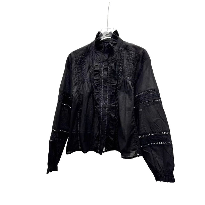 Damebluse med fine flæser og elegante broderidetaljer Stilla