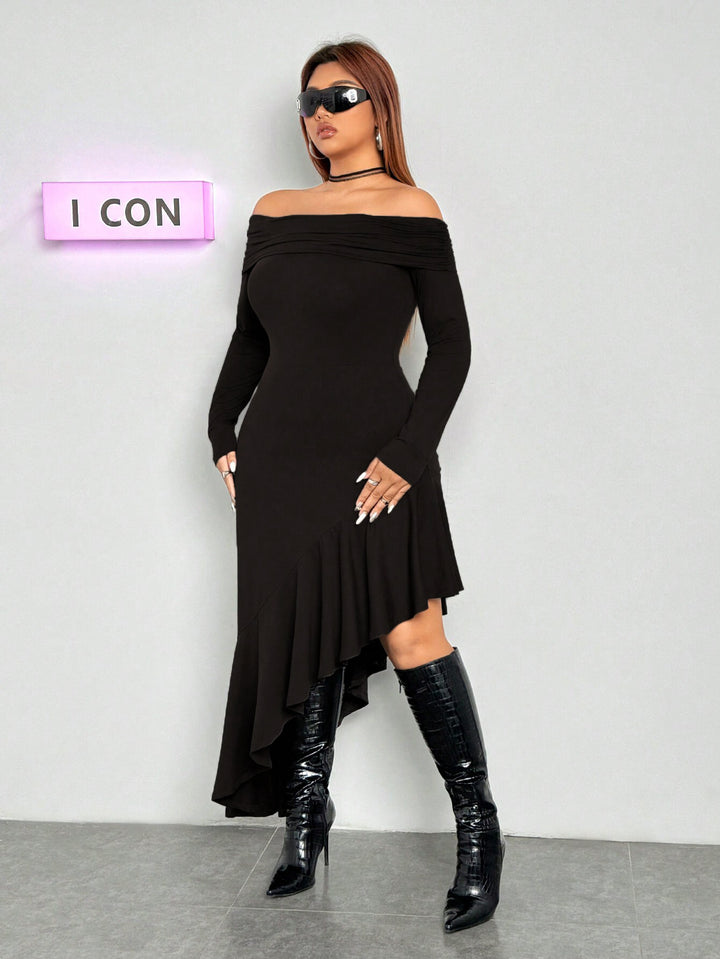 Dame elegant off-shoulder minikjole med asymmetrisk kant og flæsedetaljer Stilla