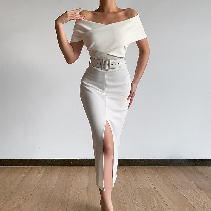 Dame figursyet midi-kjole med off-shoulder udskæring og sidelæg Stilla