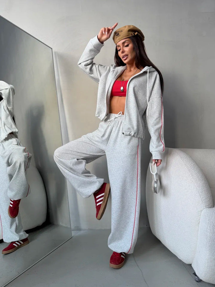 Dame sporty hoodie sæt med løs pasform og dekorative piping detaljer Skovae